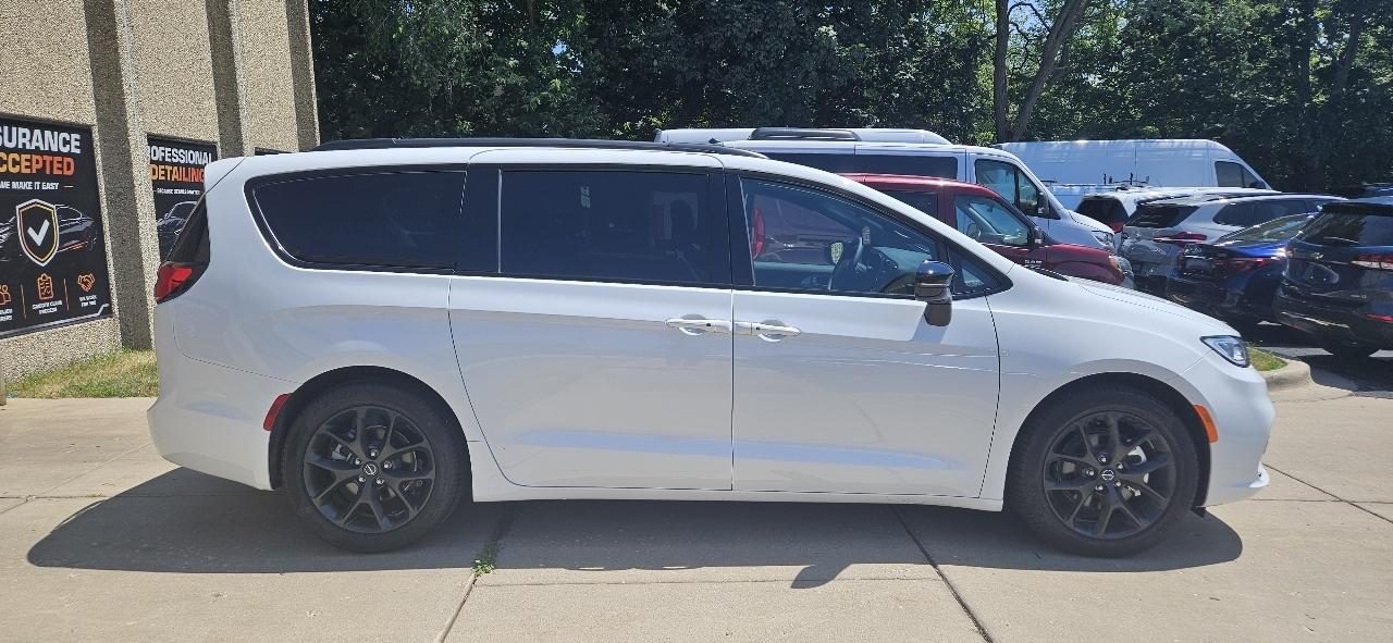 Chrysler Pacifica Limited 2026