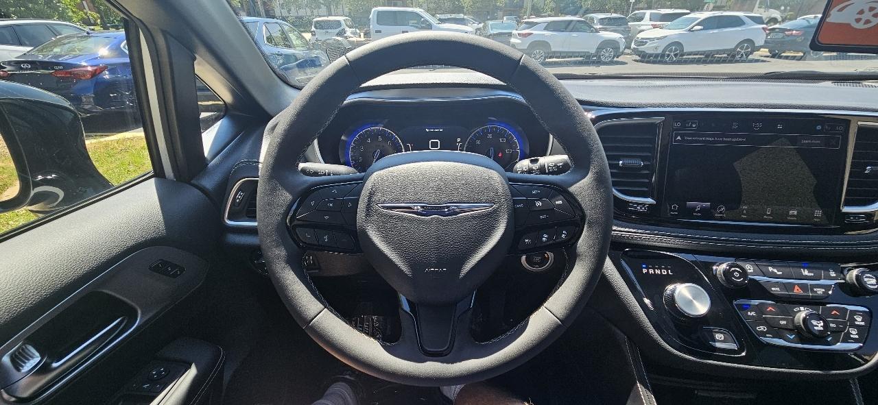 Chrysler Pacifica Limited 2026