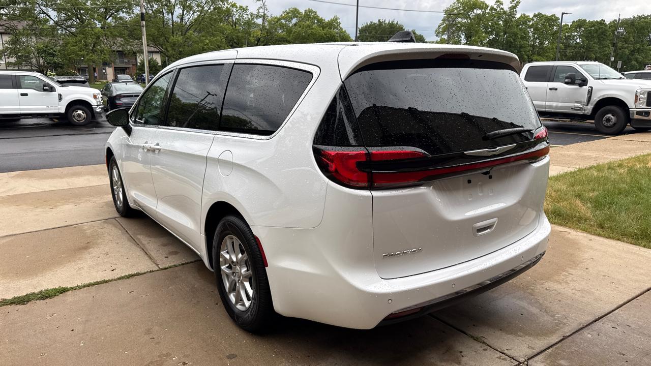Chrysler Pacifica Select 2026