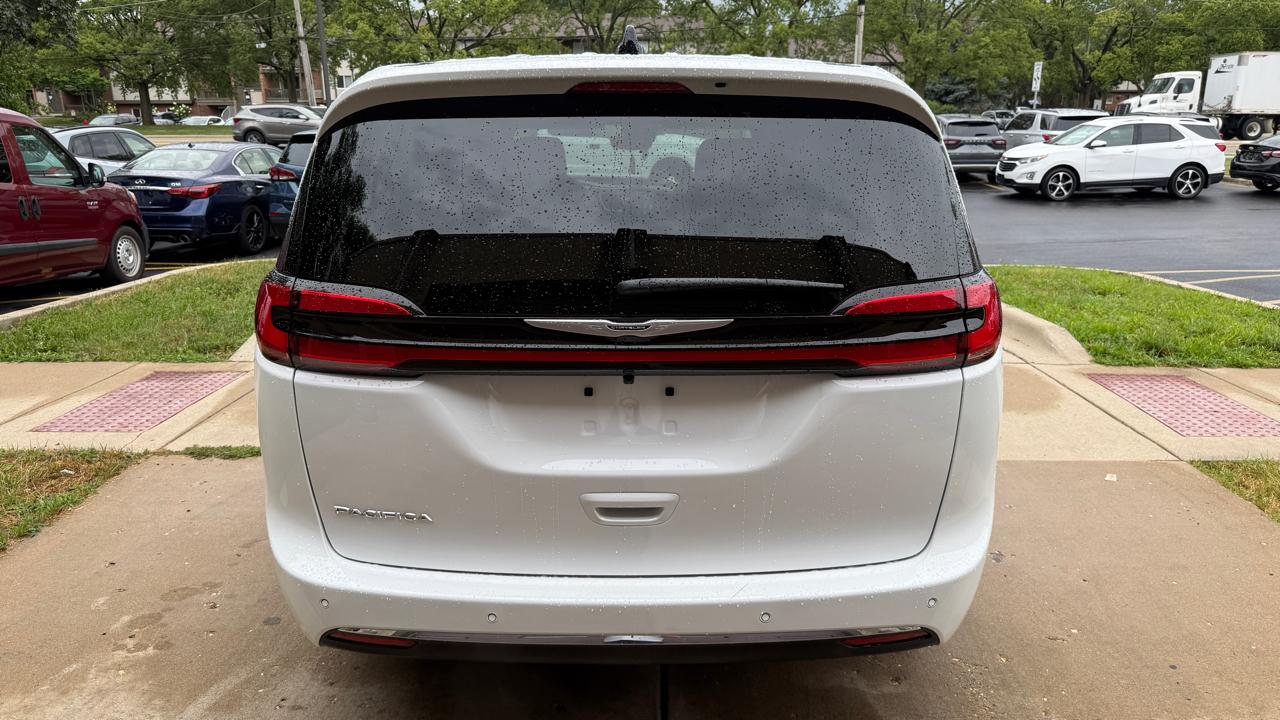 Chrysler Pacifica Select 2026