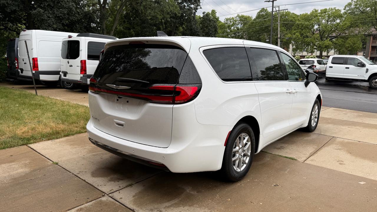 Chrysler Pacifica Select 2026