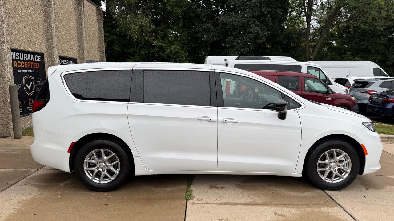 Chrysler Pacifica Select 2026