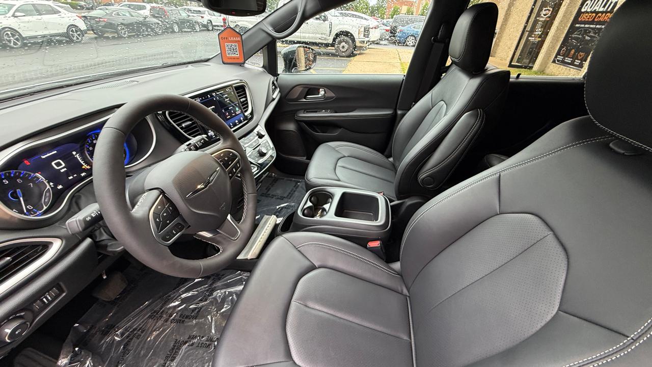 Chrysler Pacifica Select 2026