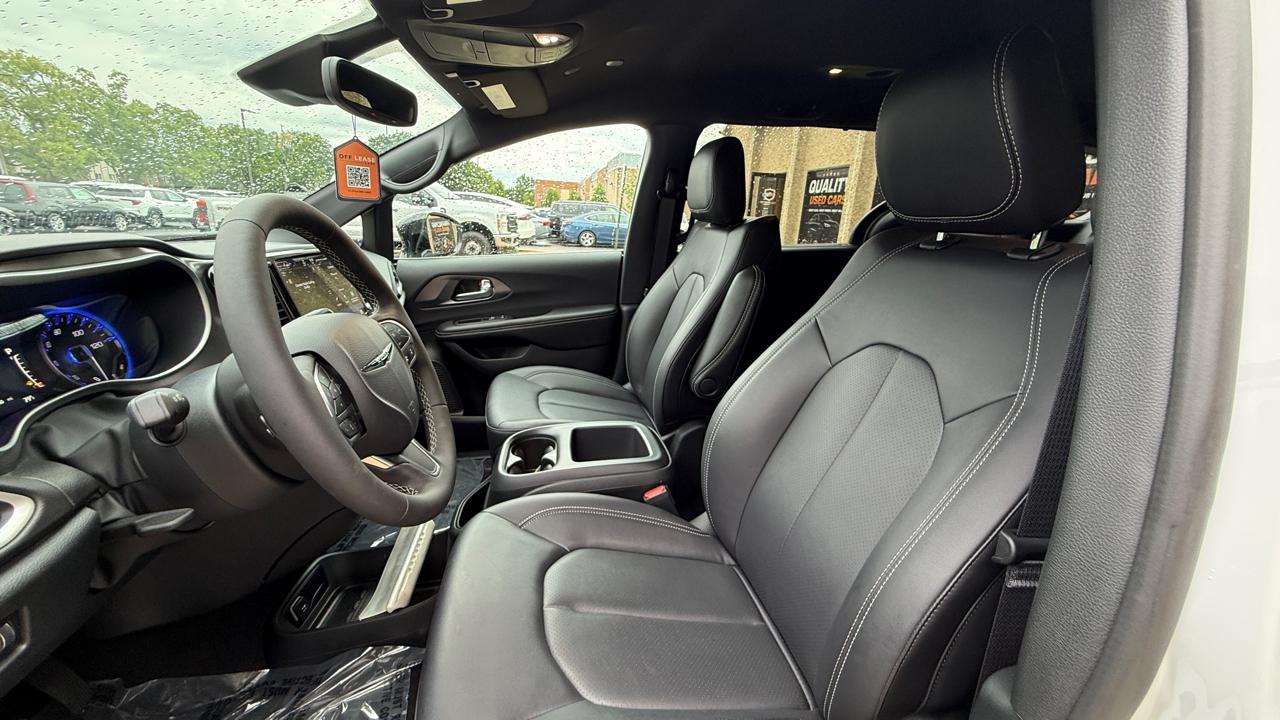 Chrysler Pacifica Select 2026