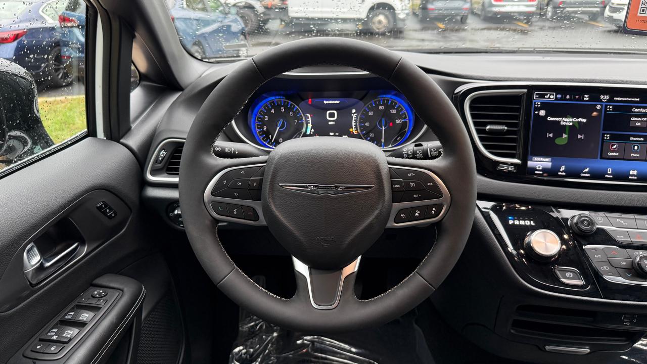 Chrysler Pacifica Select 2026
