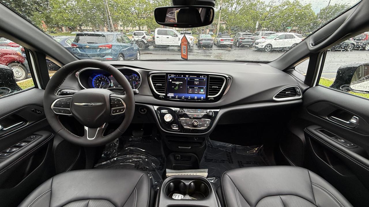Chrysler Pacifica Select 2026