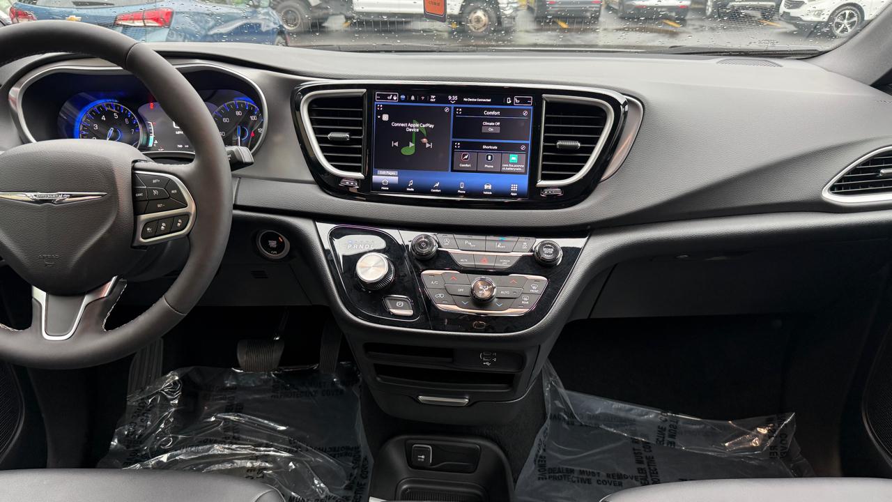 Chrysler Pacifica Select 2026