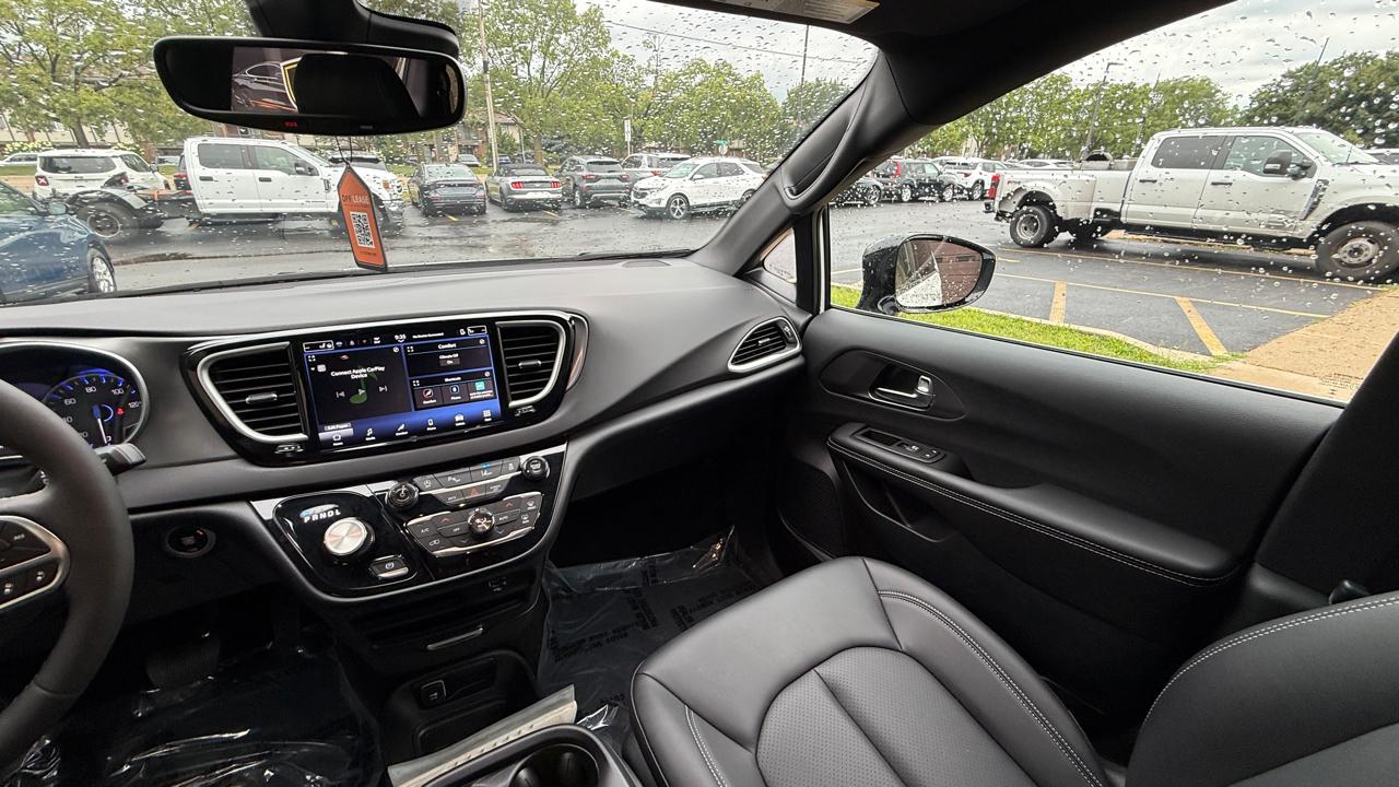 Chrysler Pacifica Select 2026