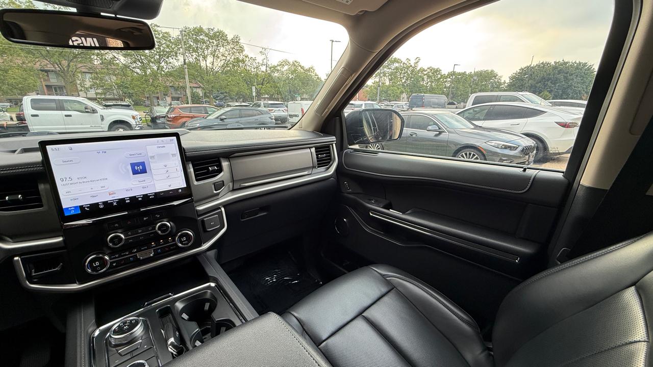 Ford Expedition XLT 4WD 2024