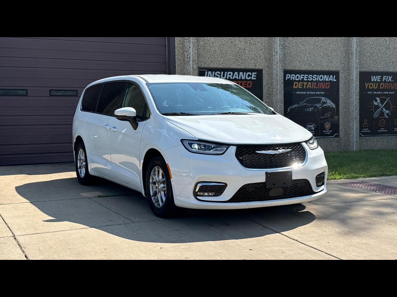 Chrysler Pacifica Touring L 2023