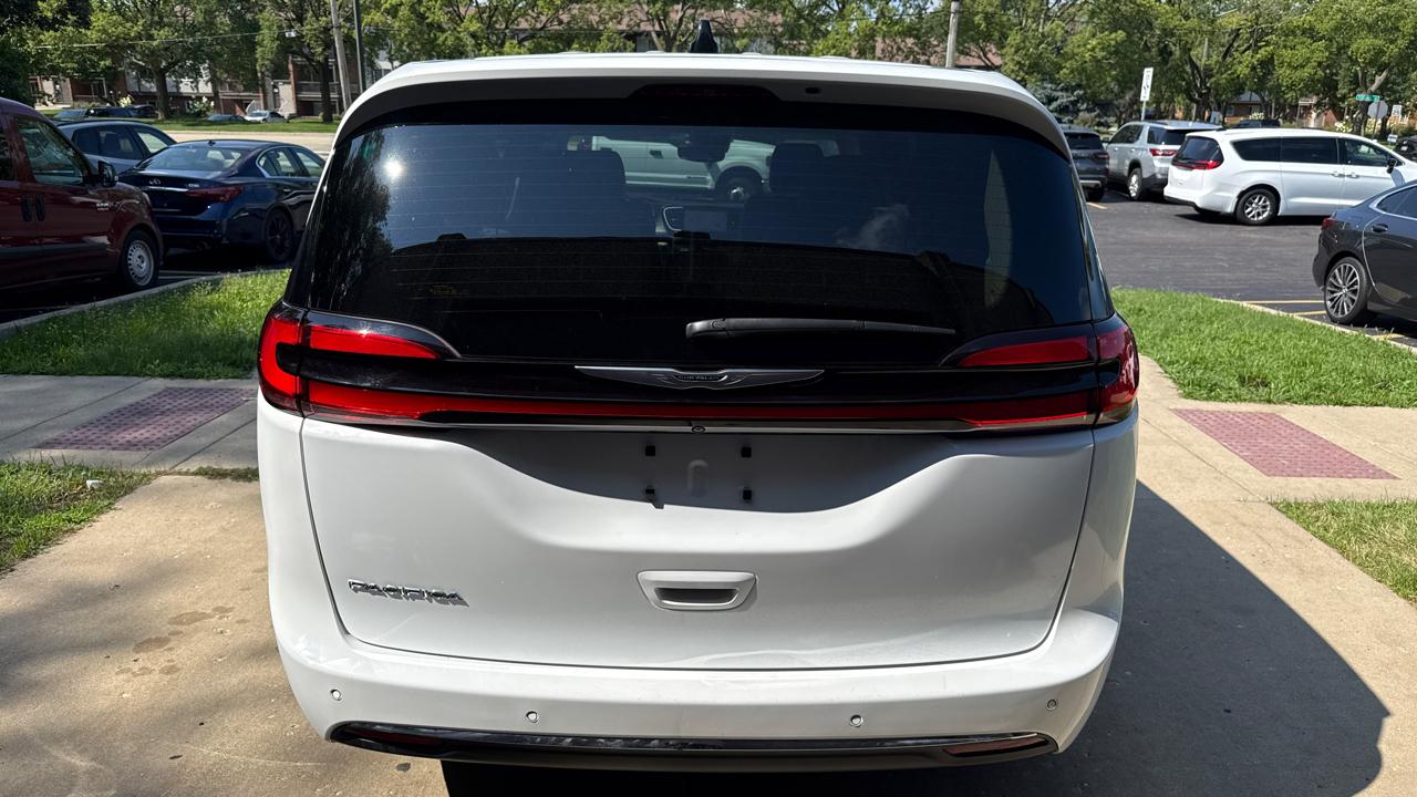 Chrysler Pacifica Touring L 2023