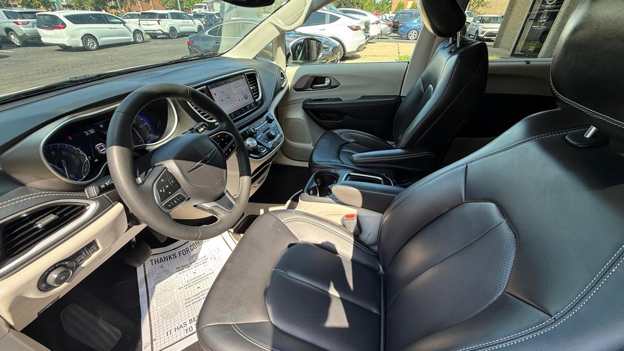 Chrysler Pacifica Touring L 2023