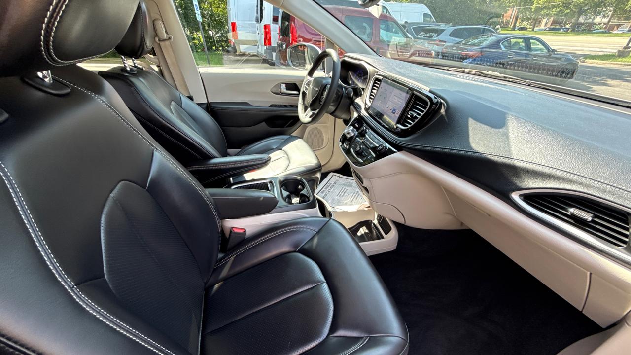 Chrysler Pacifica Touring L 2023