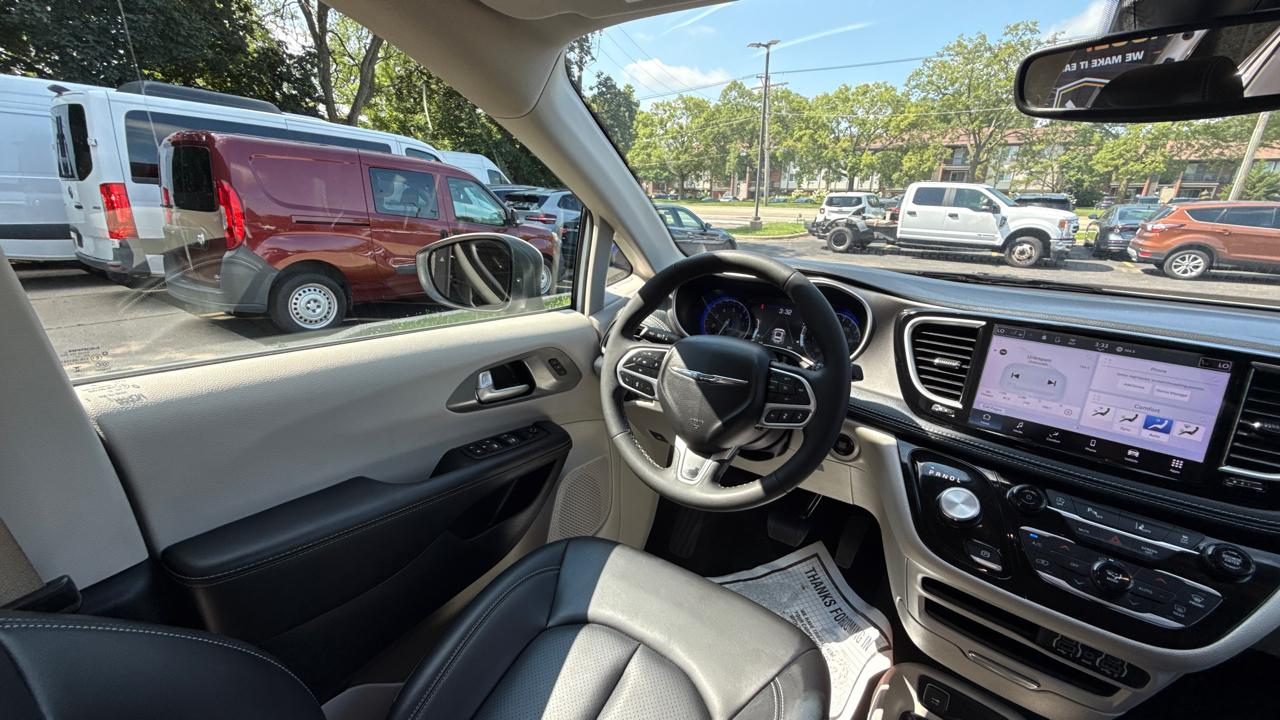 Chrysler Pacifica Touring L 2023