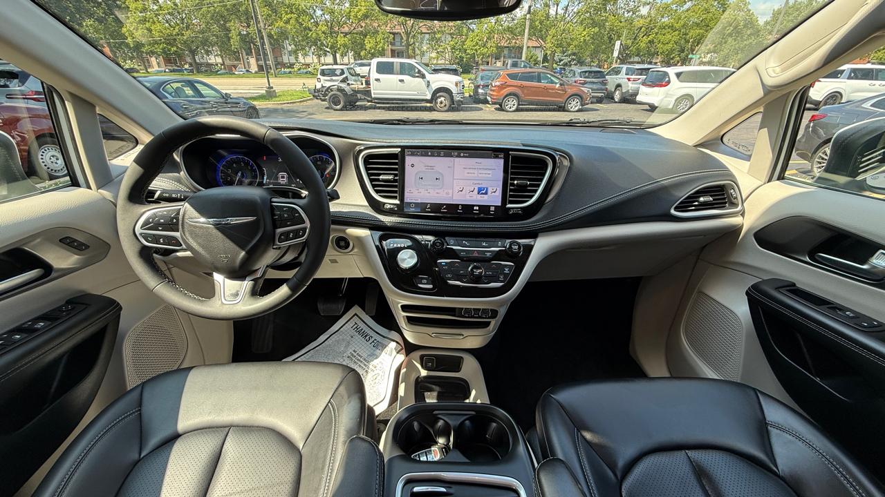 Chrysler Pacifica Touring L 2023