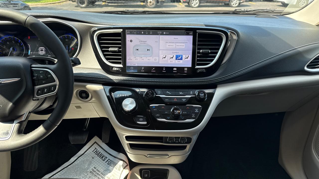 Chrysler Pacifica Touring L 2023