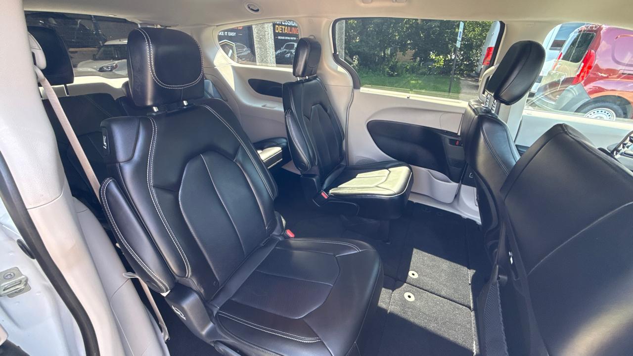Chrysler Pacifica Touring L 2023