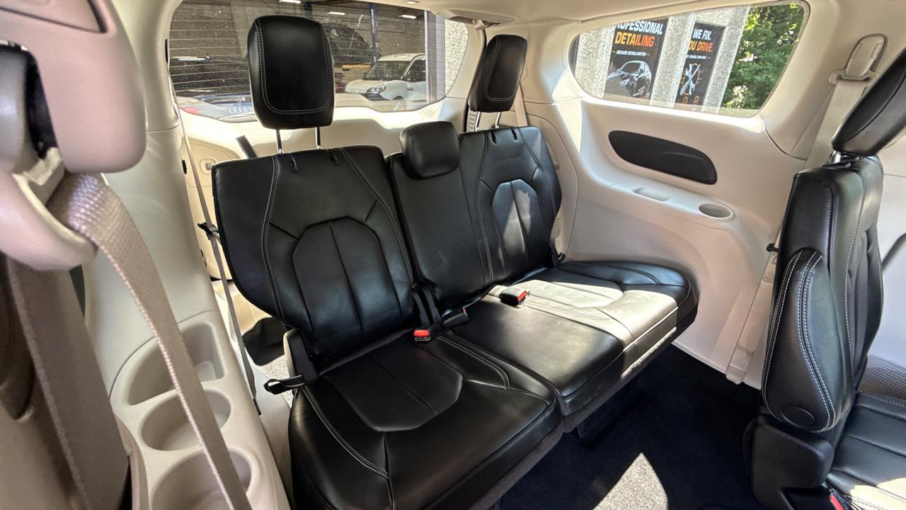 Chrysler Pacifica Touring L 2023