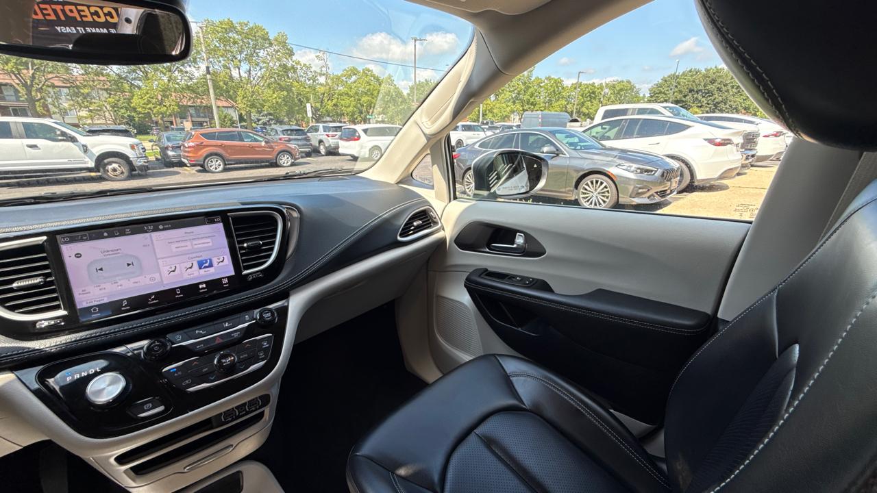 Chrysler Pacifica Touring L 2023