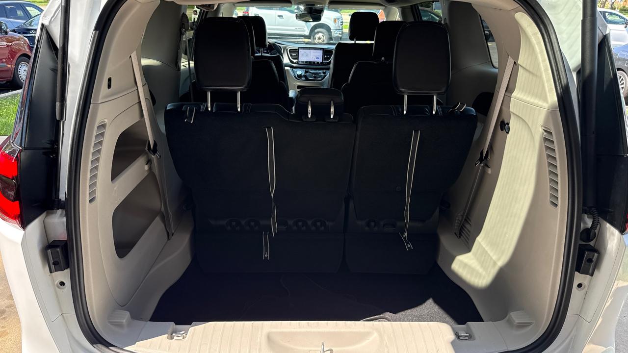 Chrysler Pacifica Touring L 2023