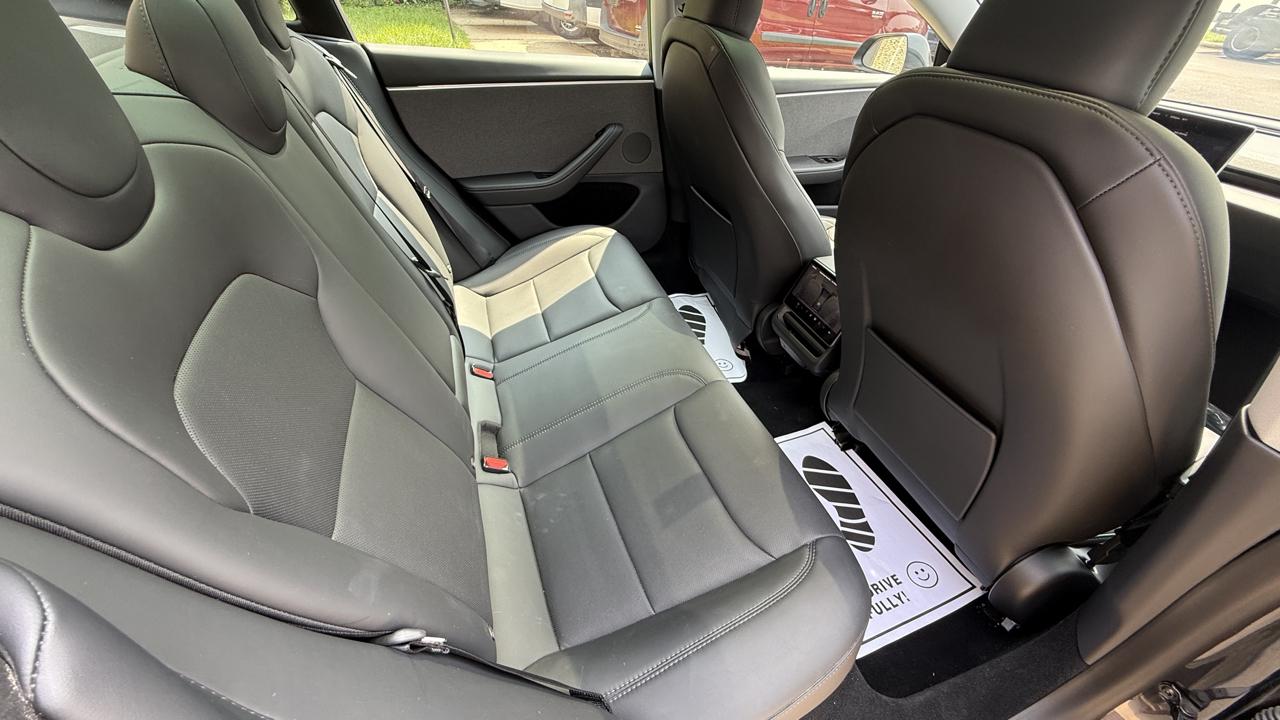 Tesla Model 3 Base 2025