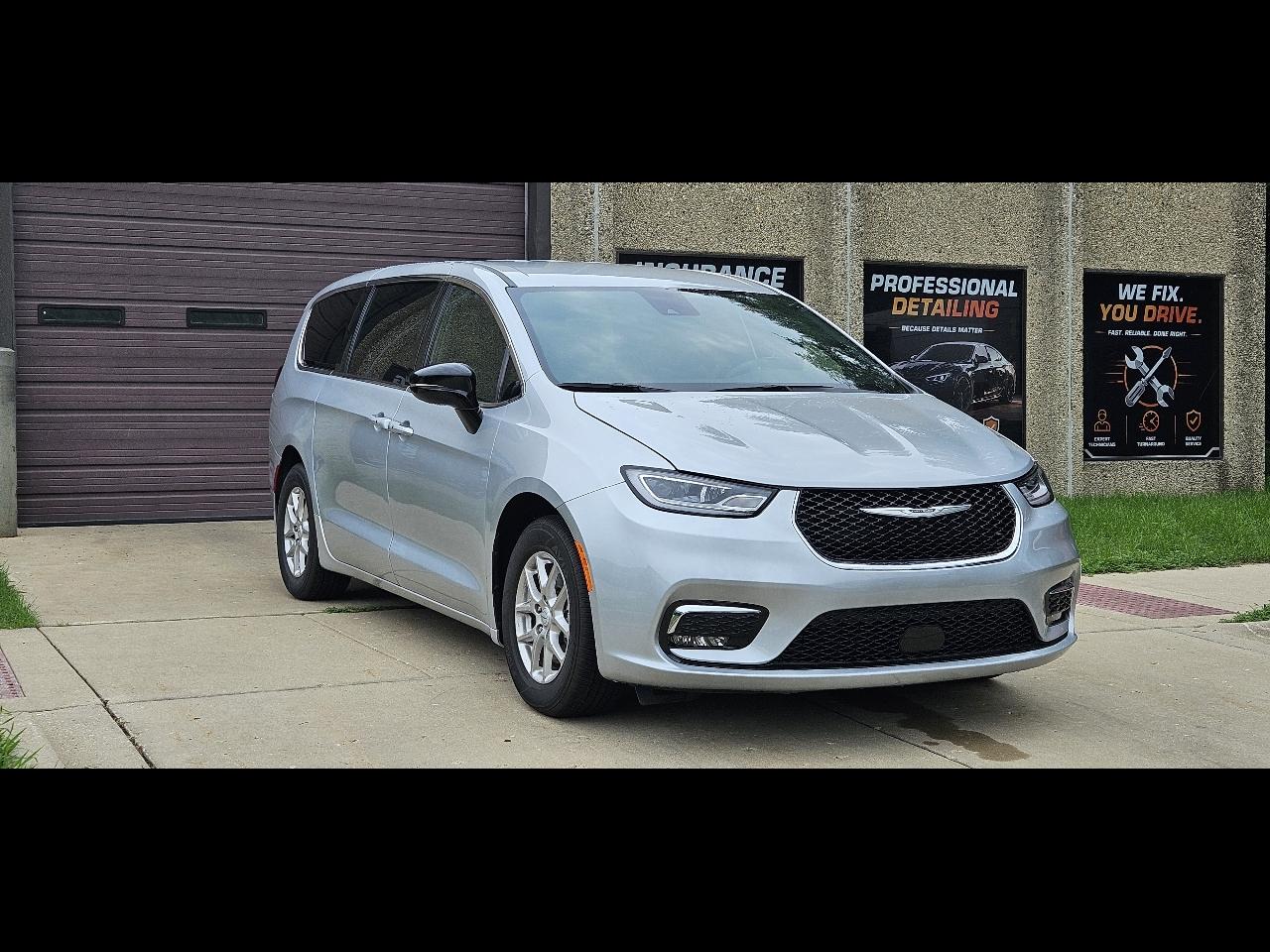 Chrysler Pacifica Select 2026