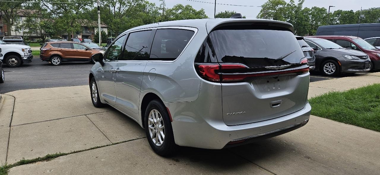 Chrysler Pacifica Select 2026