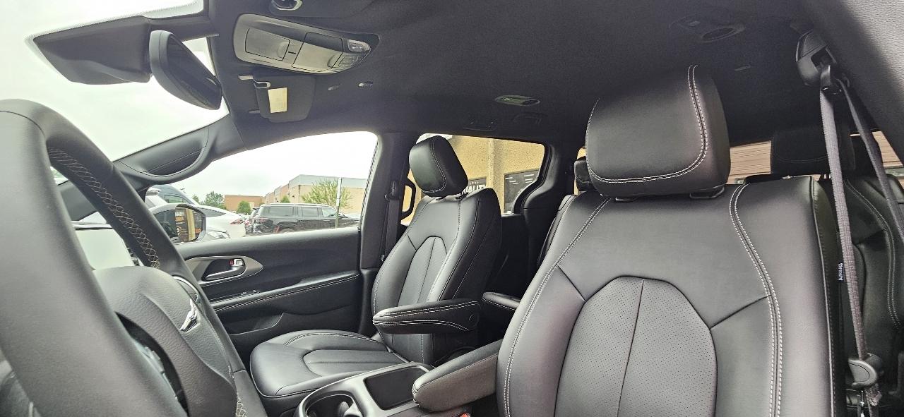 Chrysler Pacifica Select 2026