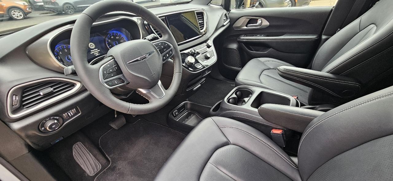 Chrysler Pacifica Select 2026