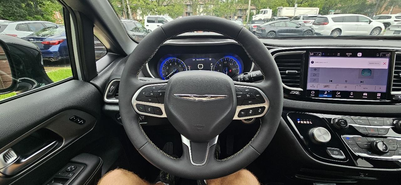 Chrysler Pacifica Select 2026