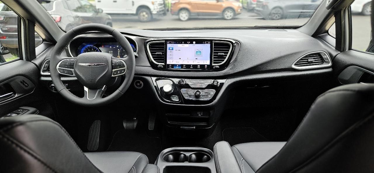 Chrysler Pacifica Select 2026