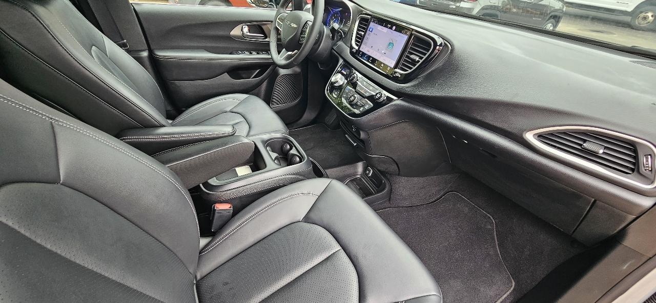 Chrysler Pacifica Select 2026
