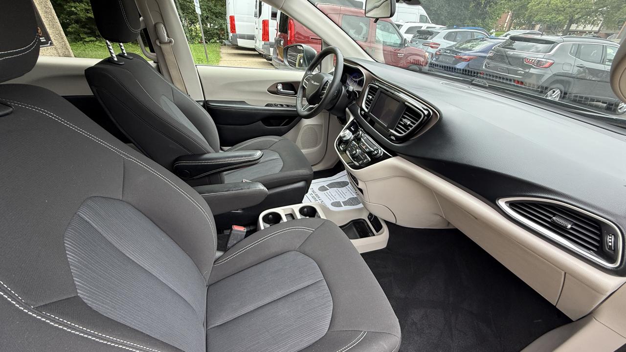 Chrysler Voyager LX 2022