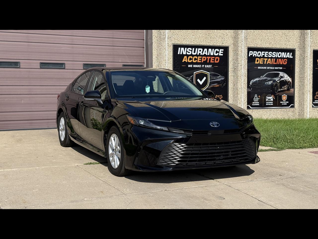 Toyota Camry Hybrid XLE 2026