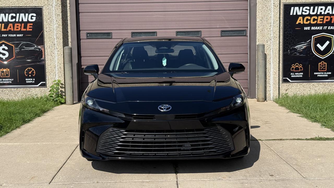 Toyota Camry Hybrid XLE 2026
