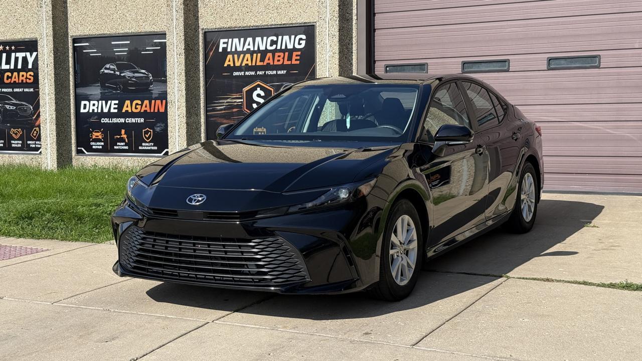 Toyota Camry Hybrid XLE 2026