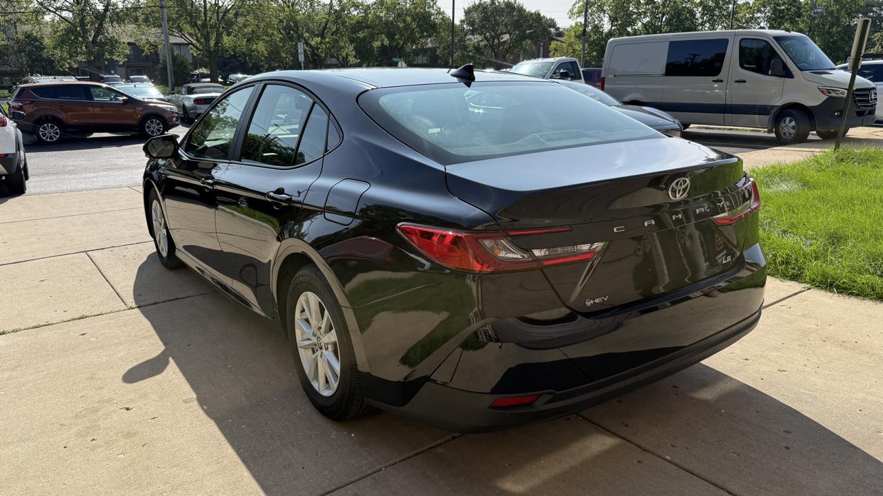 Toyota Camry Hybrid XLE 2026