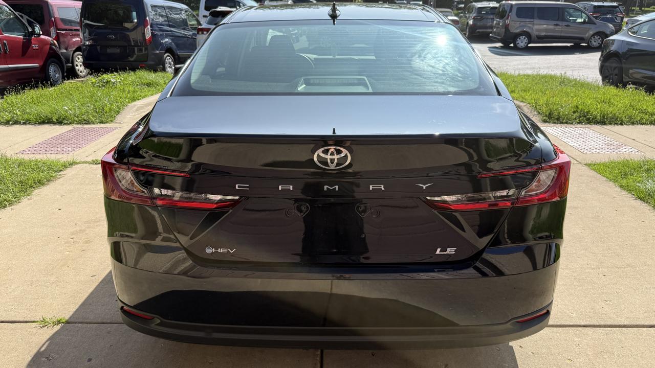 Toyota Camry Hybrid XLE 2026