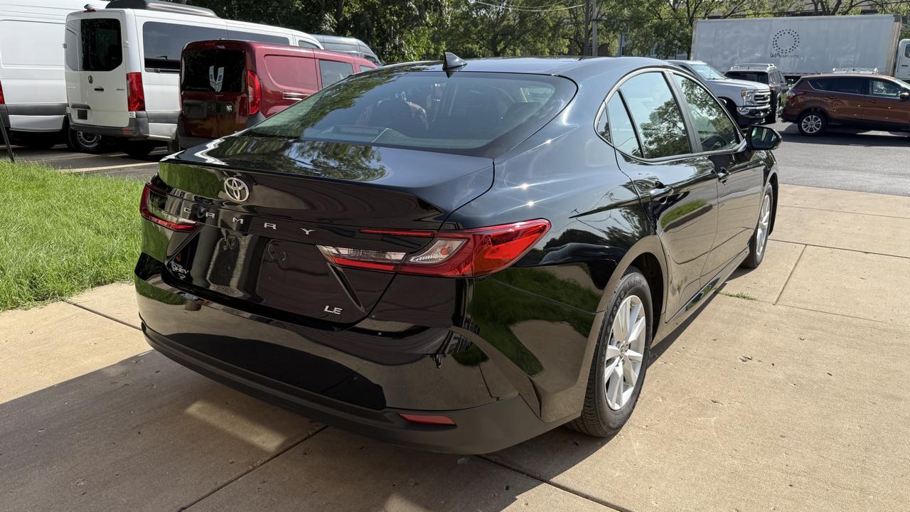 Toyota Camry Hybrid XLE 2026