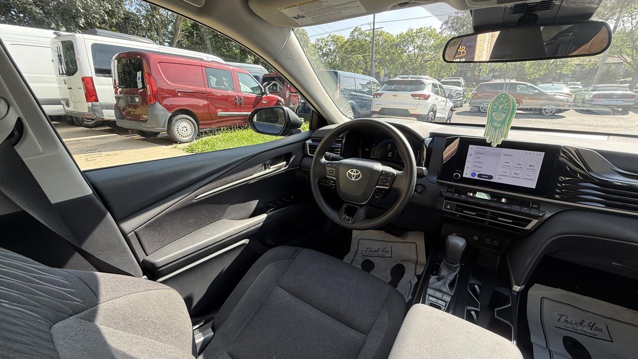 Toyota Camry Hybrid XLE 2026