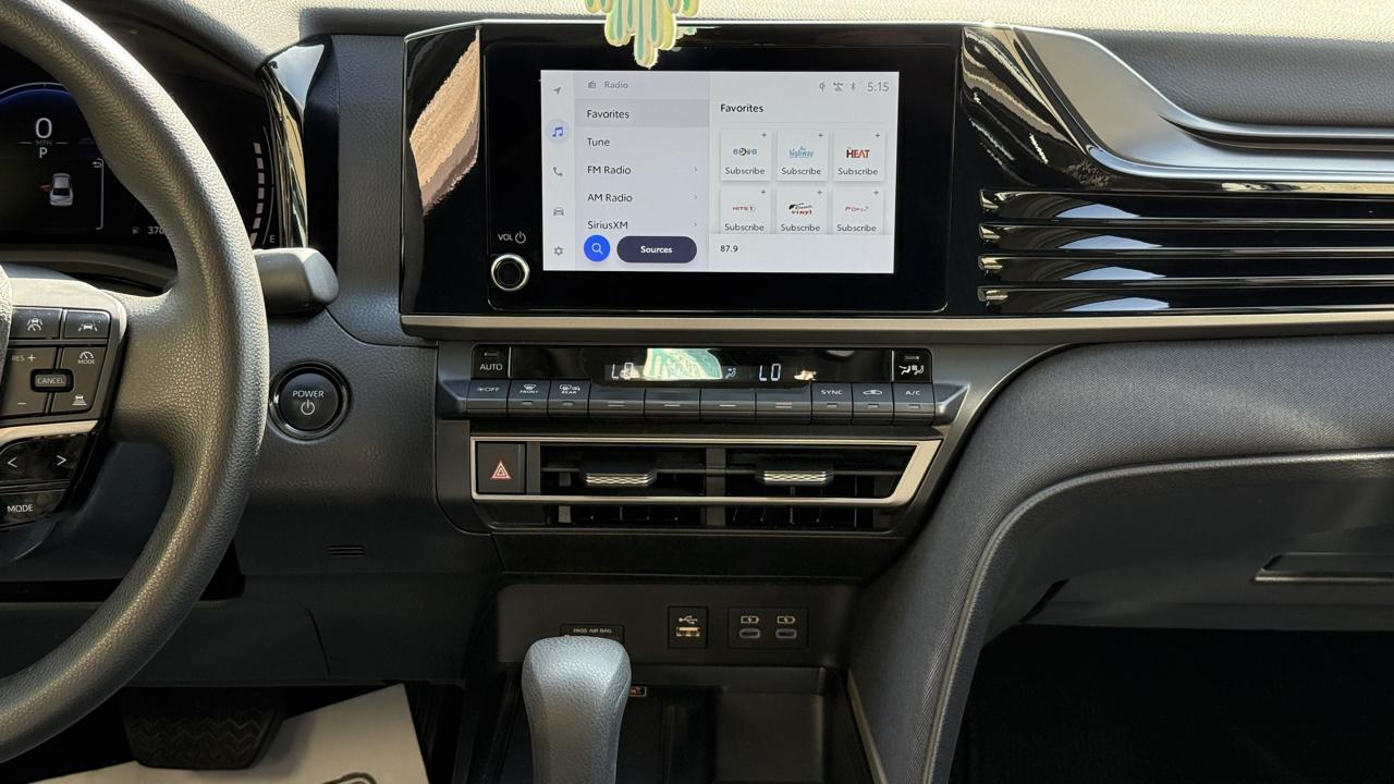 Toyota Camry Hybrid XLE 2026
