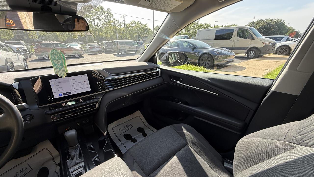 Toyota Camry Hybrid XLE 2026