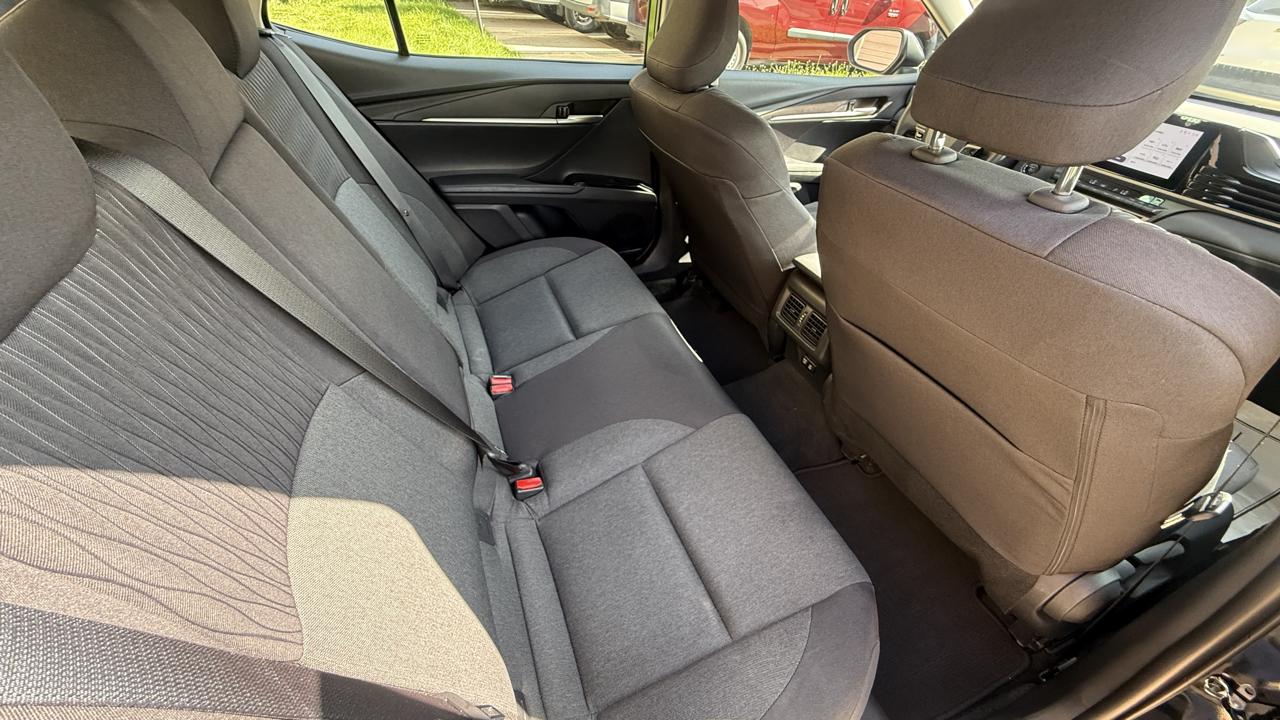 Toyota Camry Hybrid XLE 2026
