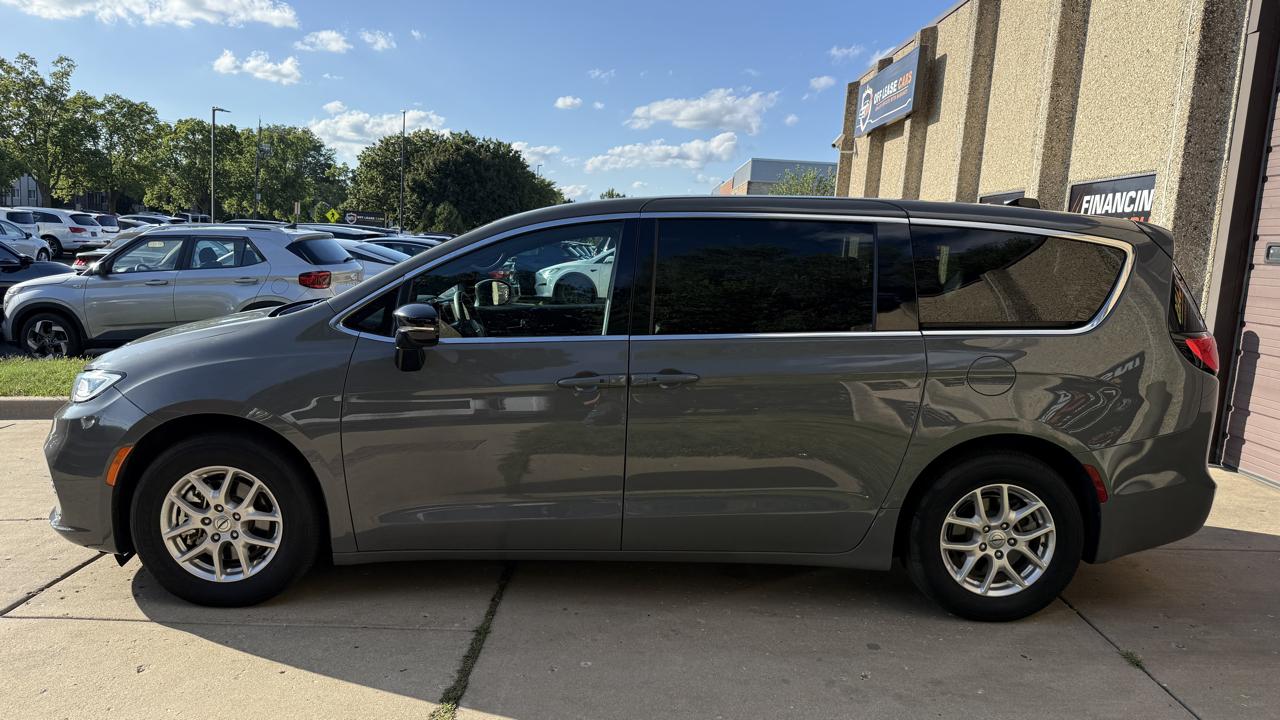 Chrysler Pacifica Select 2025