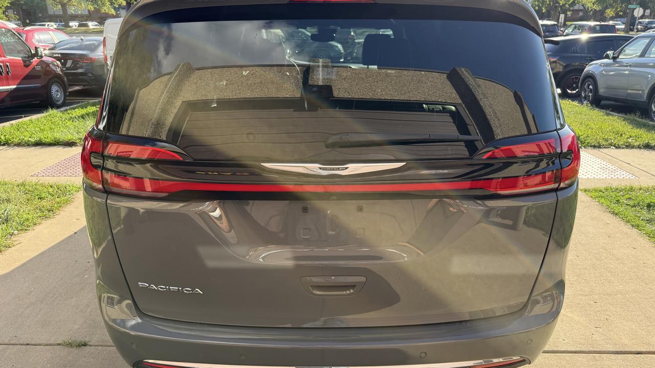 Chrysler Pacifica Select 2025