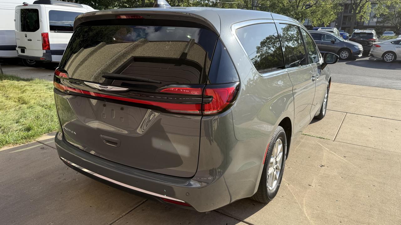 Chrysler Pacifica Select 2025