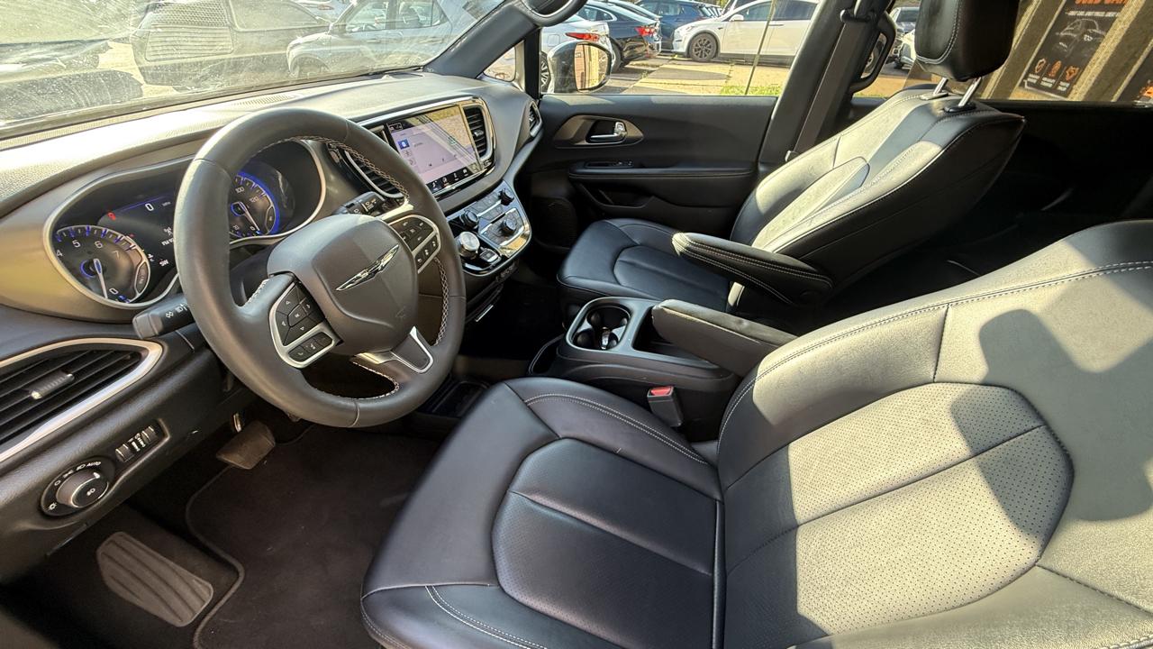 Chrysler Pacifica Select 2025