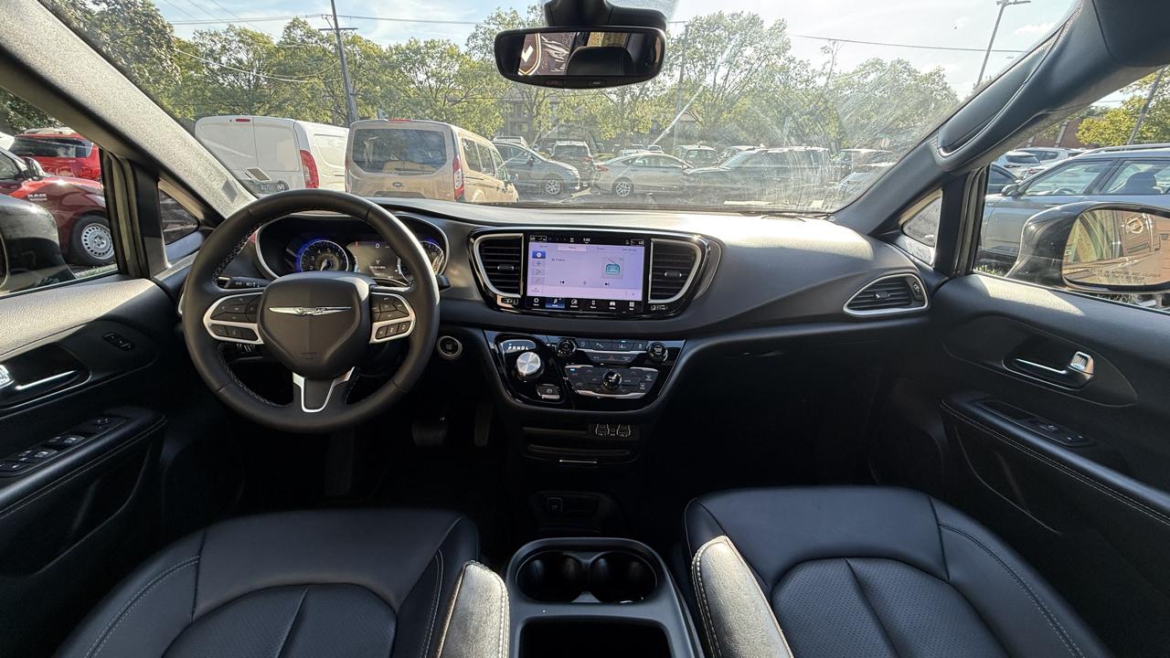 Chrysler Pacifica Select 2025