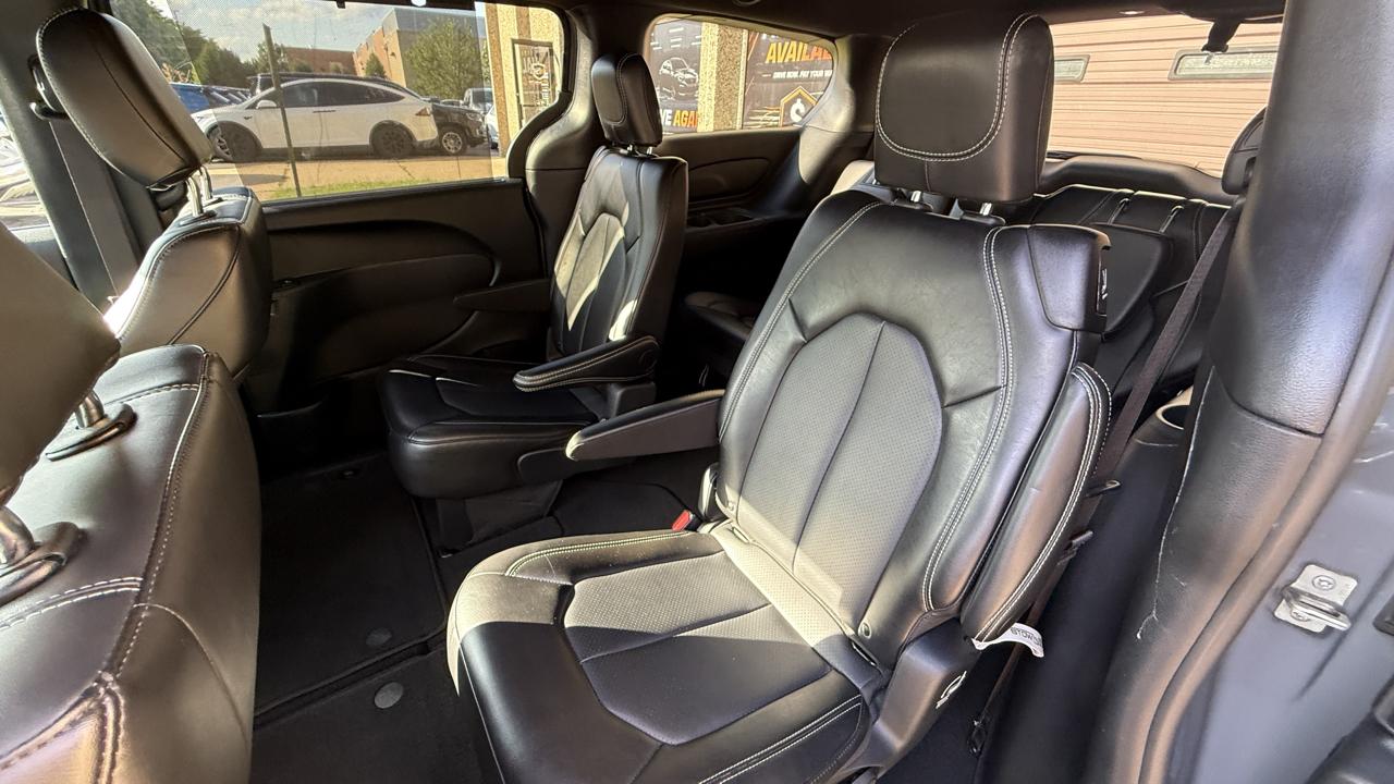 Chrysler Pacifica Select 2025