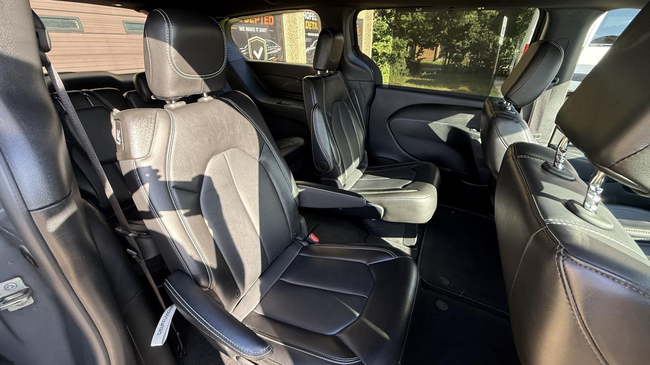 Chrysler Pacifica Select 2025